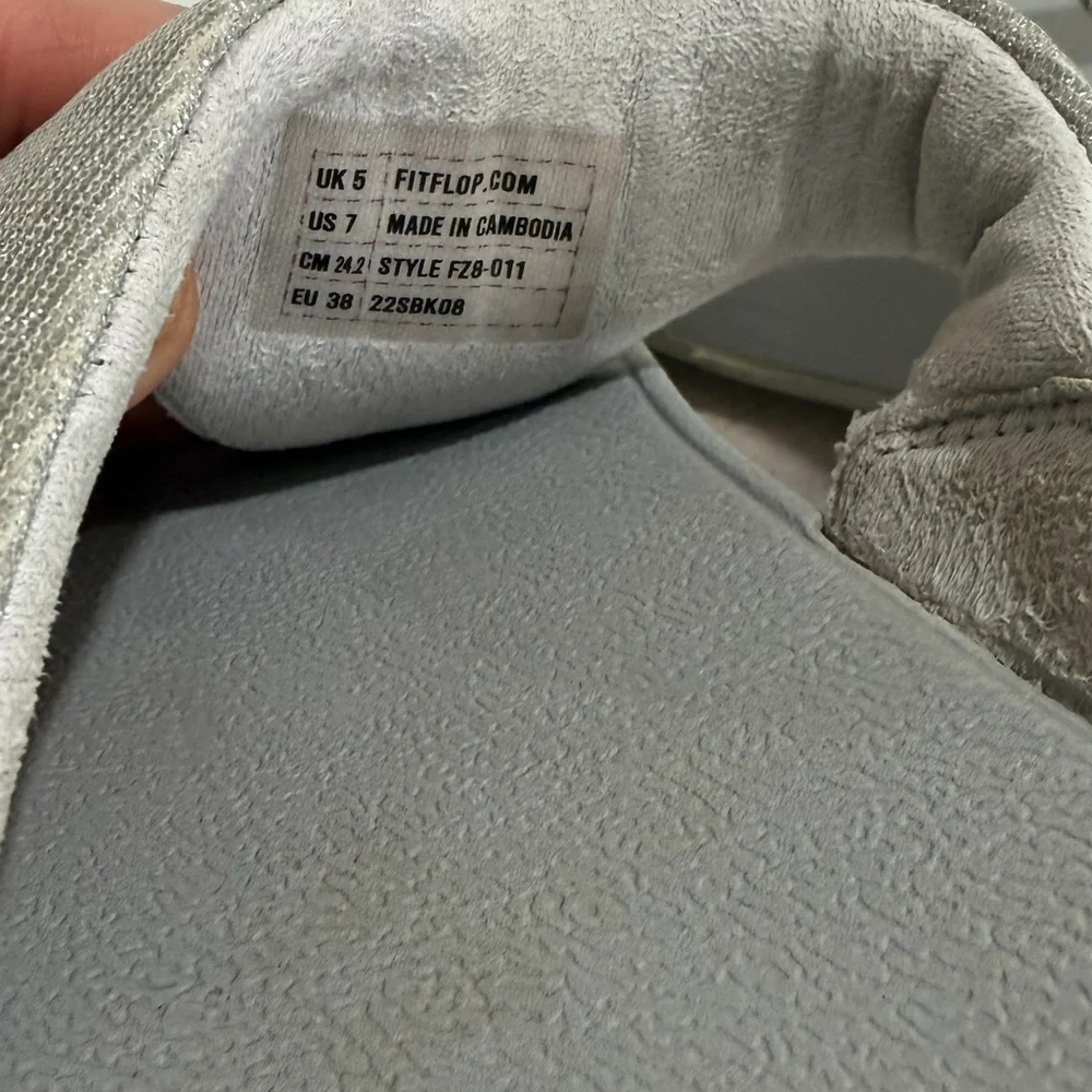Fitflop  Size 7 Lulu Shimmerlux Womens Sandal Silver Toe Post Slip-On - Picture 4 of 10